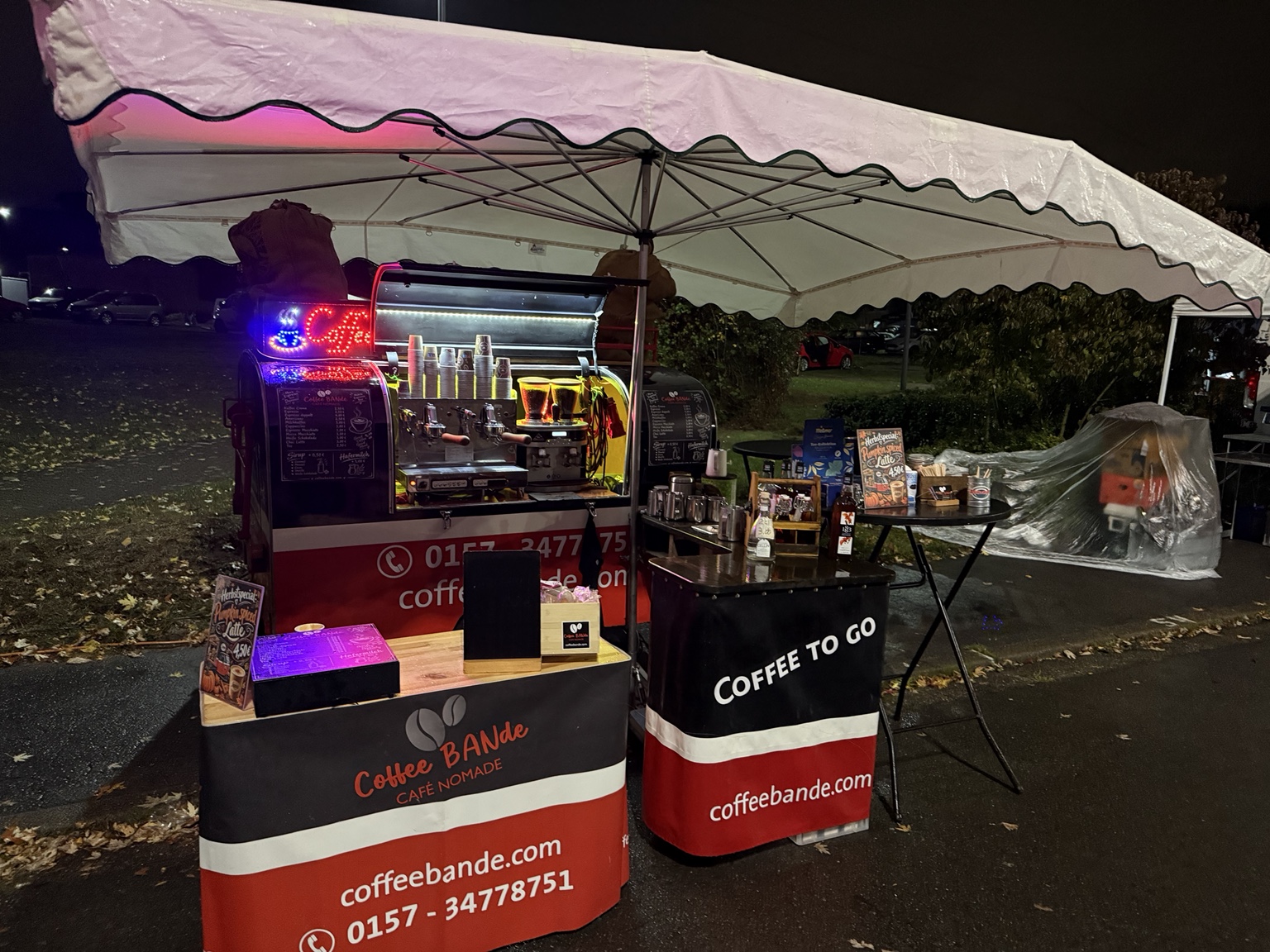 Coffeebande Kaffeeausschank unter Pavillon